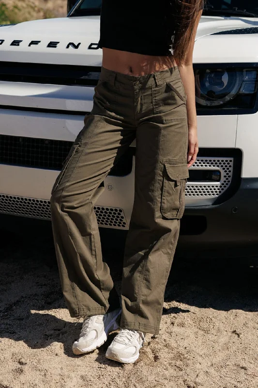 Women's Tapered PantsRelaxed Fit Cargo Bungee Pants - Olive