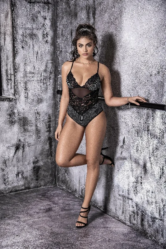 body shaper with lace trim for a touch of luxuryYara Bodysuit