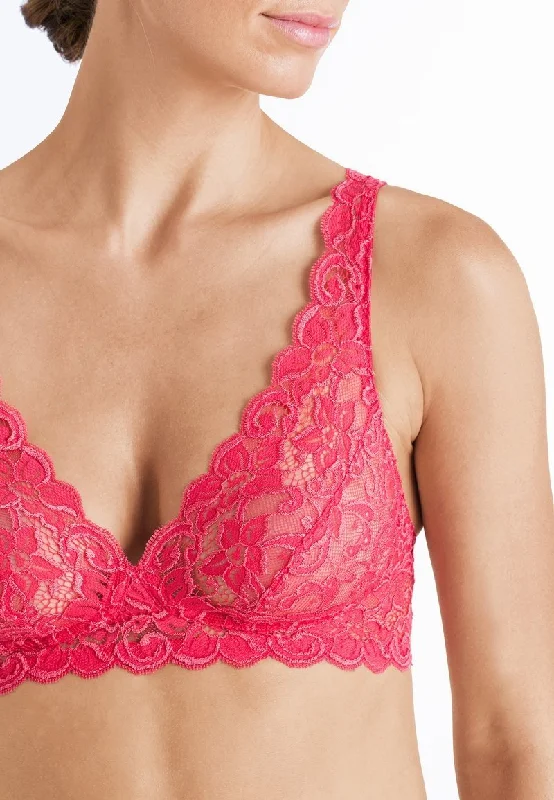 convertible bra with hook-and-eye closureHanro Moments Bralette